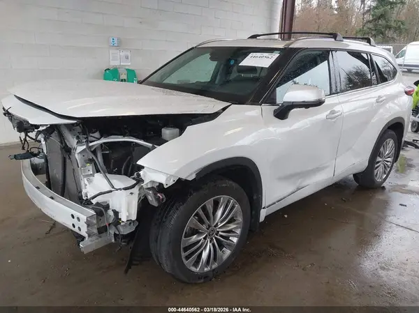 5TDKDRBH9PS004284 2023 TOYOTA HIGHLANDER - Image 2