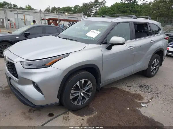 5TDKDRBH9PS011350 2023 TOYOTA HIGHLANDER - Image 2