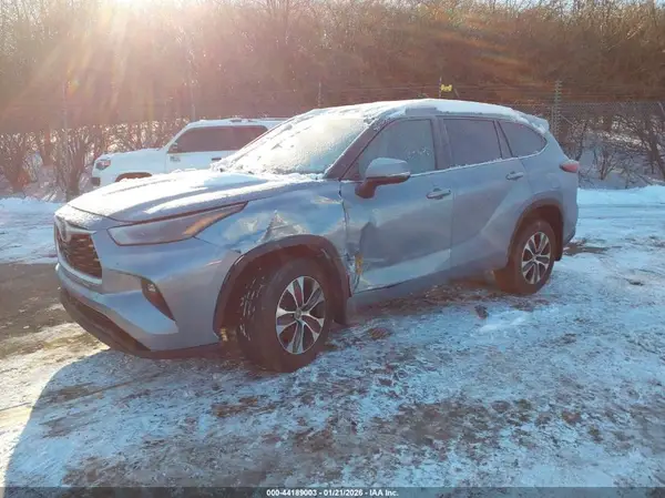 5TDKDRBH9PS016824 2023 TOYOTA HIGHLANDER - Image 2