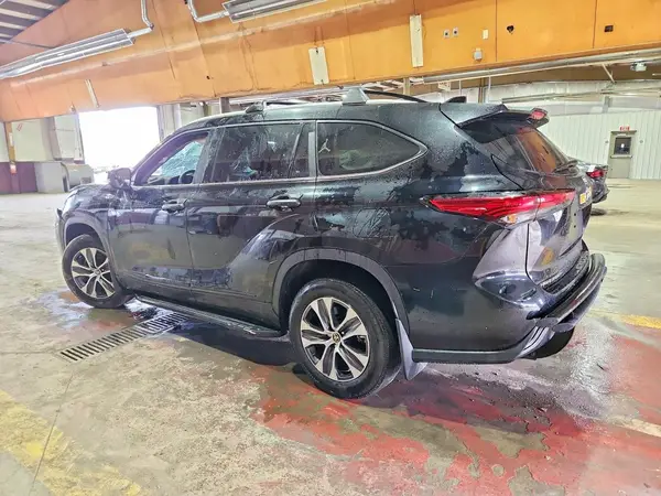 5TDKDRBH9PS017827 2023 TOYOTA HIGHLANDER - Image 2