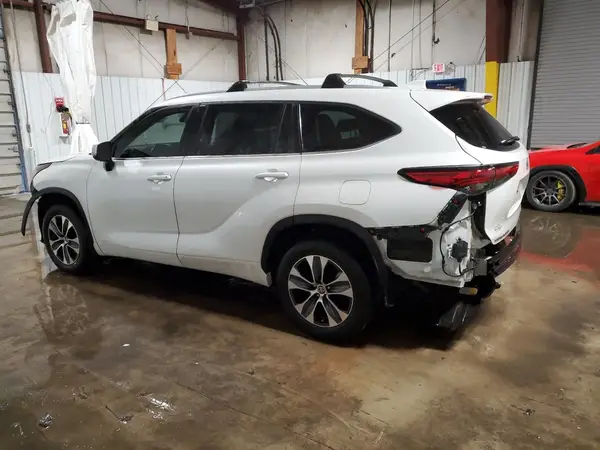 5TDKDRBH9PS019626 2023 TOYOTA HIGHLANDER - Image 2