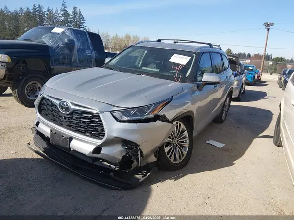 5TDKDRBH9PS024048 2023 TOYOTA HIGHLANDER - Image 2