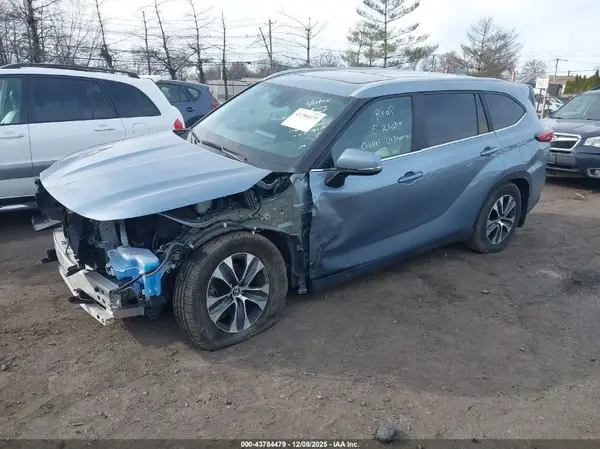 5TDKDRBH9PS031193 2023 TOYOTA HIGHLANDER - Image 2