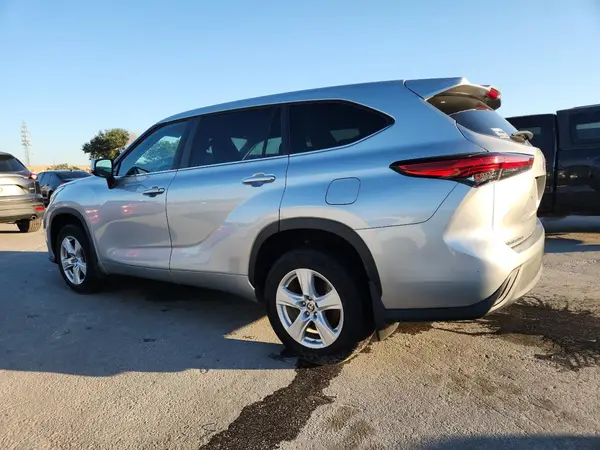 5TDKDRBH9PS033414 2023 TOYOTA HIGHLANDER - Image 2
