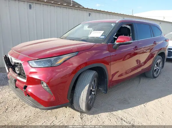 5TDKDRBH9PS035048 2023 TOYOTA HIGHLANDER - Image 2