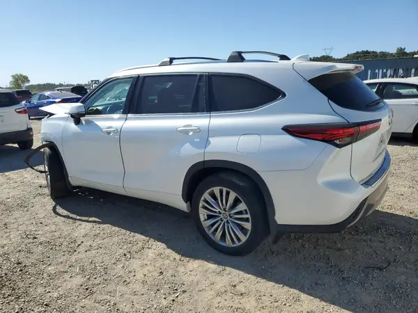 5TDKDRBH9PS037673 2023 TOYOTA HIGHLANDER - Image 2