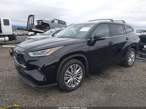 5TDKDRBH9PS039052 2023 TOYOTA HIGHLANDER - Image 2