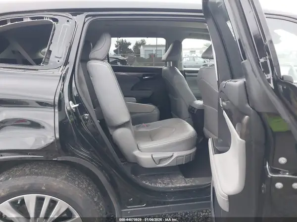 5TDKDRBH9PS039052 2023 TOYOTA HIGHLANDER - Image 8