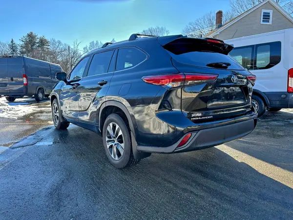 5TDKDRBH9PS040945 2023 TOYOTA HIGHLANDER - Image 2