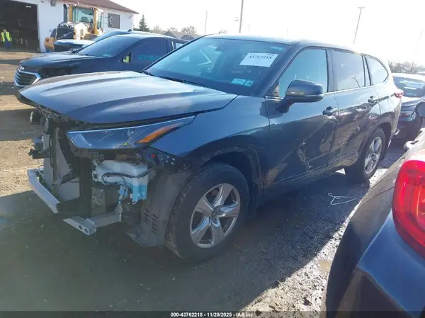 5TDKDRBH9PS043795 2023 TOYOTA HIGHLANDER - Image 2