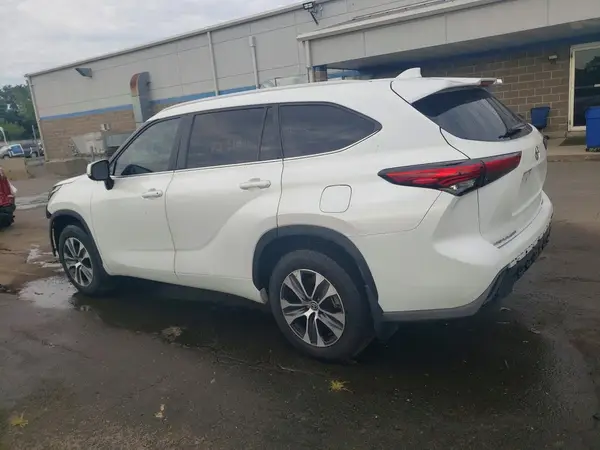 5TDKDRBH9PS044509 2023 TOYOTA HIGHLANDER - Image 2