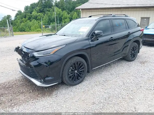 5TDKDRBH9PS507815 2023 TOYOTA HIGHLANDER - Image 2