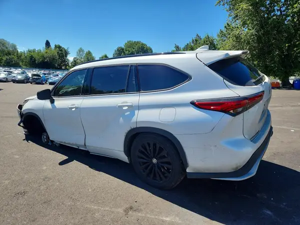 5TDKDRBH9PS507832 2023 TOYOTA HIGHLANDER - Image 2