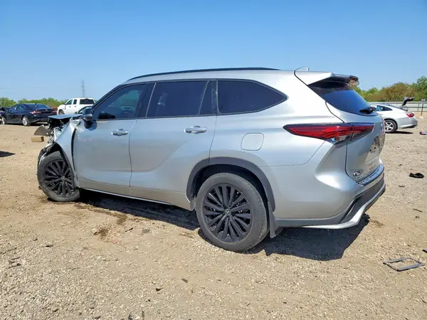 5TDKDRBH9PS508608 2023 TOYOTA HIGHLANDER - Image 2