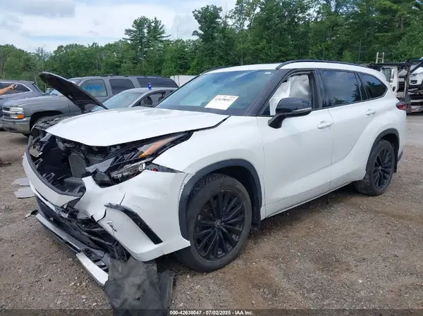 5TDKDRBH9PS509063 2023 TOYOTA HIGHLANDER - Image 2