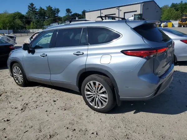 5TDKDRBH9PS510858 2023 TOYOTA HIGHLANDER - Image 2