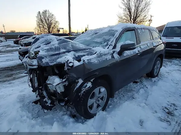 5TDKDRBH9PS515431 2023 TOYOTA HIGHLANDER - Image 2