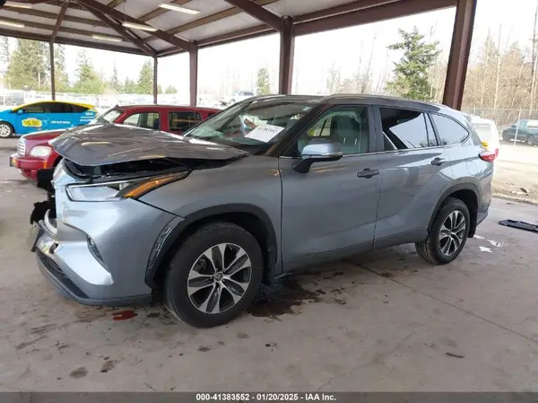 5TDKDRBH9PS517583 2023 TOYOTA HIGHLANDER - Image 2