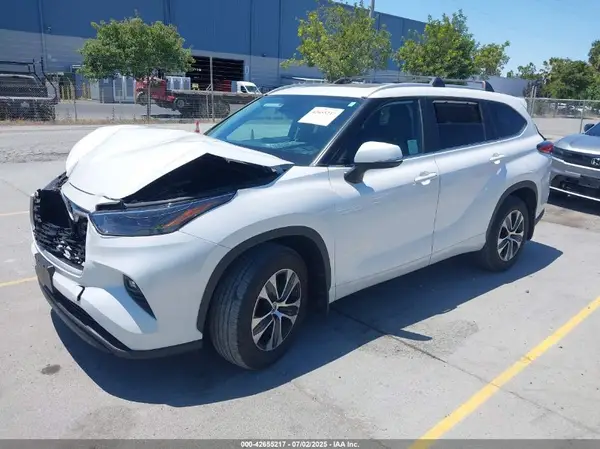 5TDKDRBH9PS517695 2023 TOYOTA HIGHLANDER - Image 2