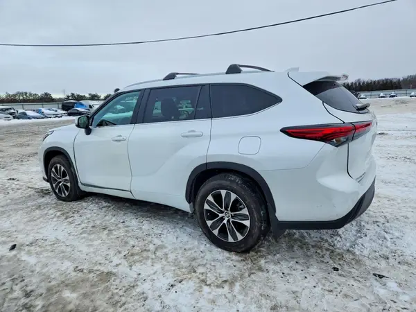 5TDKDRBH9PS520225 2023 TOYOTA HIGHLANDER - Image 2