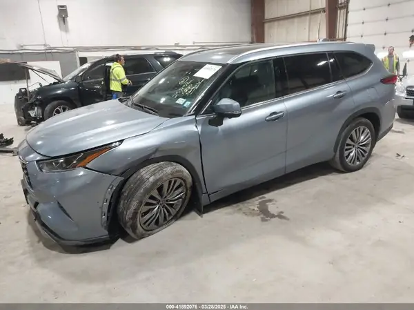 5TDKDRBH9PS527062 2023 TOYOTA HIGHLANDER - Image 2