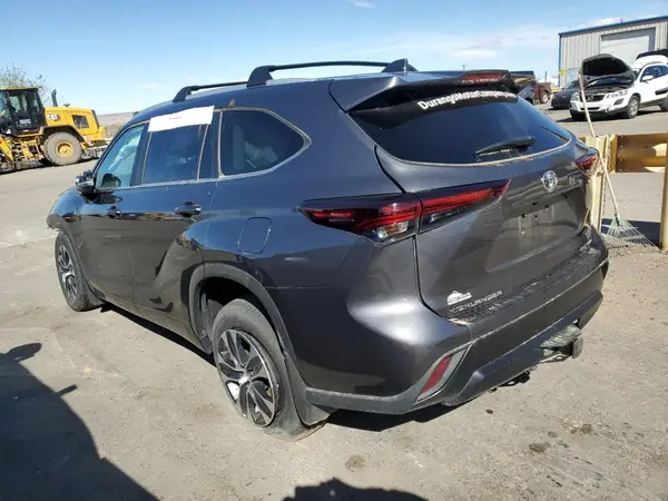 5TDKDRBH9RS529008 2024 TOYOTA HIGHLANDER - Image 2