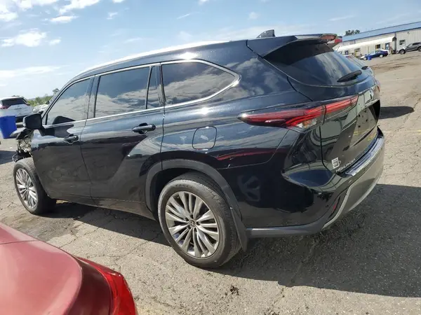 5TDKDRBH9RS530580 2024 TOYOTA HIGHLANDER - Image 2