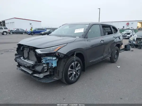 5TDKDRBH9RS536038 2024 TOYOTA HIGHLANDER - Image 2