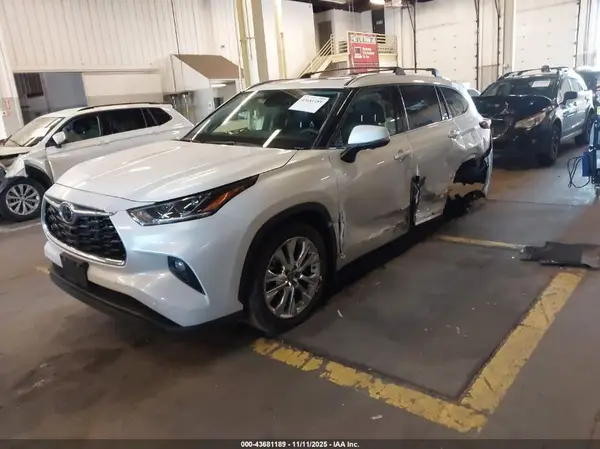 5TDKDRBH9RS536069 2024 TOYOTA HIGHLANDER - Image 2