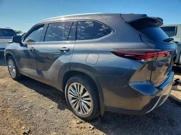 5TDKDRBH9RS536735 2024 TOYOTA HIGHLANDER - Image 2