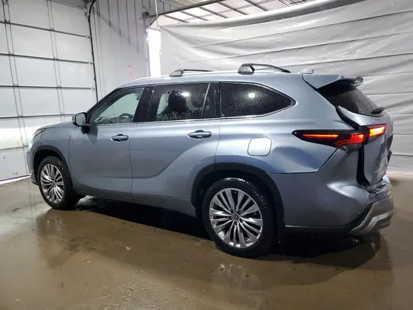 5TDKDRBH9RS537173 2024 TOYOTA HIGHLANDER - Image 2