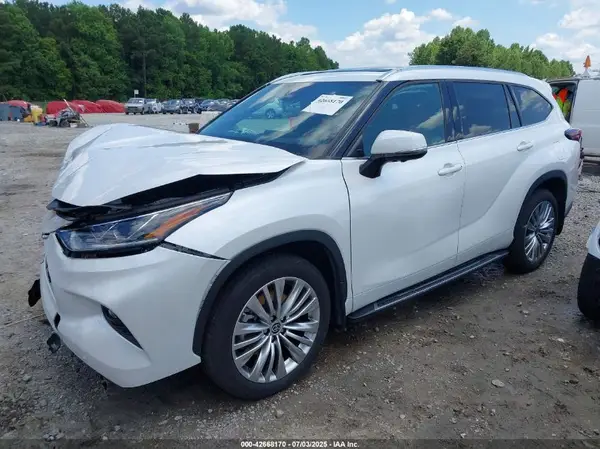 5TDKDRBH9RS556337 2024 TOYOTA HIGHLANDER - Image 2