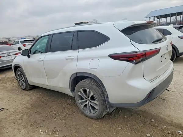 5TDKDRBH9RS557617 2024 TOYOTA HIGHLANDER - Image 2
