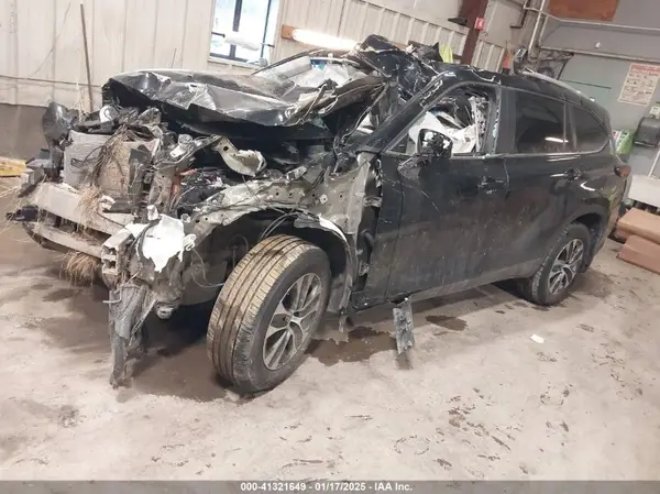 5TDKDRBH9RS558458 2024 TOYOTA HIGHLANDER - Image 2