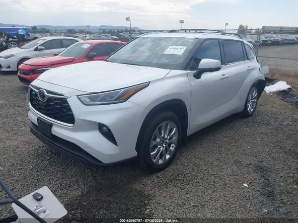 5TDKDRBH9RS561098 2024 TOYOTA HIGHLANDER - Image 2