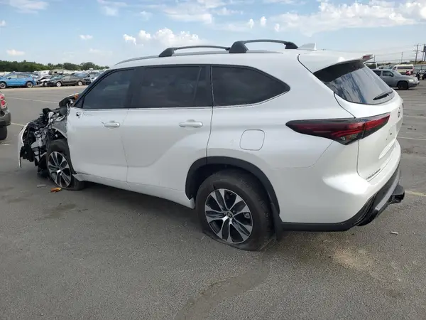 5TDKDRBH9RS562123 2024 TOYOTA HIGHLANDER - Image 2