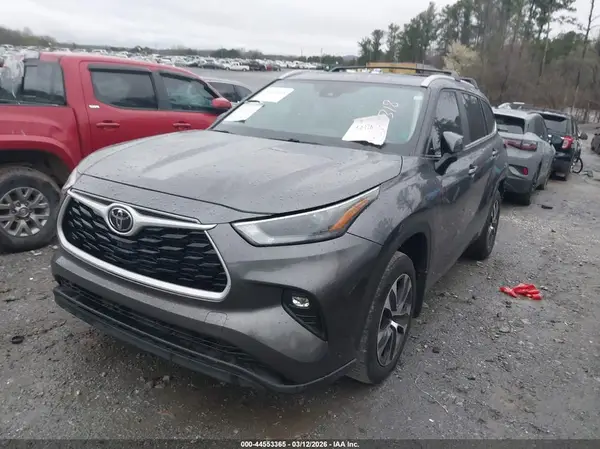 5TDKDRBH9RS570318 2024 TOYOTA HIGHLANDER - Image 2