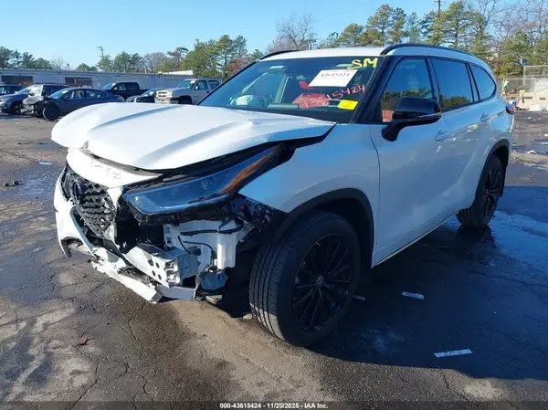 5TDKDRBH9RS570593 2024 TOYOTA HIGHLANDER - Image 2