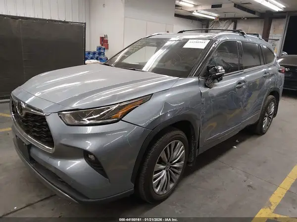 5TDKDRBHXPS009025 2023 TOYOTA HIGHLANDER - Image 2