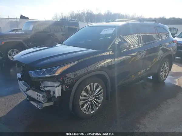 5TDKDRBHXPS013009 2023 TOYOTA HIGHLANDER - Image 2