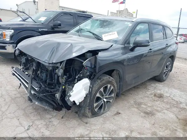 5TDKDRBHXPS017948 2023 TOYOTA HIGHLANDER - Image 2
