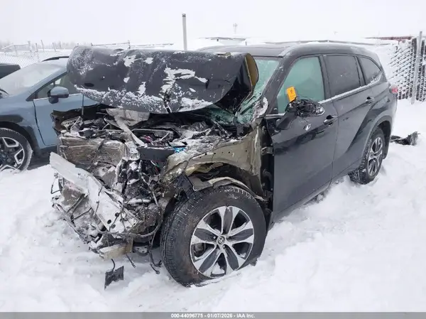 5TDKDRBHXPS026827 2023 TOYOTA HIGHLANDER - Image 2