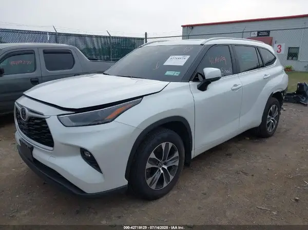 5TDKDRBHXPS027735 2023 TOYOTA HIGHLANDER - Image 2