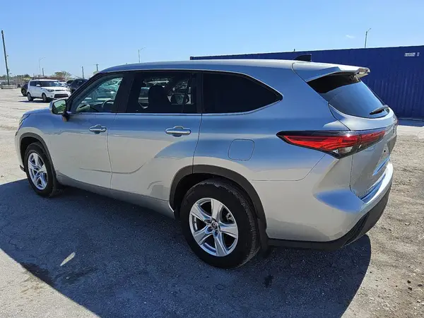 5TDKDRBHXPS040808 2023 TOYOTA HIGHLANDER - Image 2