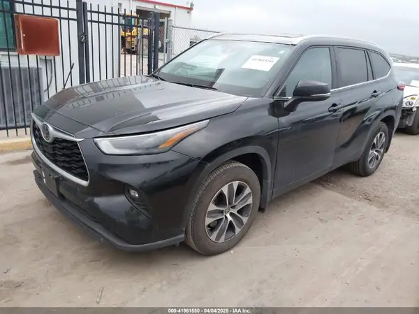 5TDKDRBHXPS046057 2023 TOYOTA HIGHLANDER - Image 2