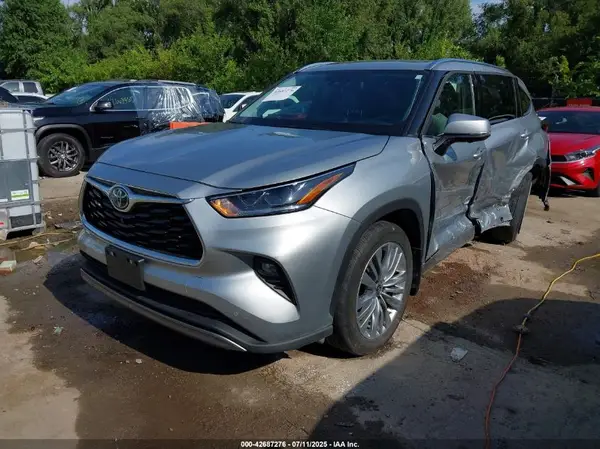 5TDKDRBHXPS516247 2023 TOYOTA HIGHLANDER - Image 2