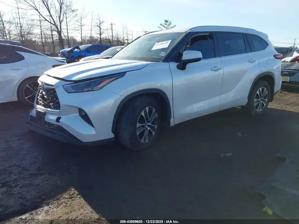 5TDKDRBHXPS520847 2023 TOYOTA HIGHLANDER - Image 2