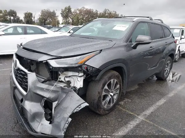 5TDKDRBHXPS522744 2023 TOYOTA HIGHLANDER - Image 2