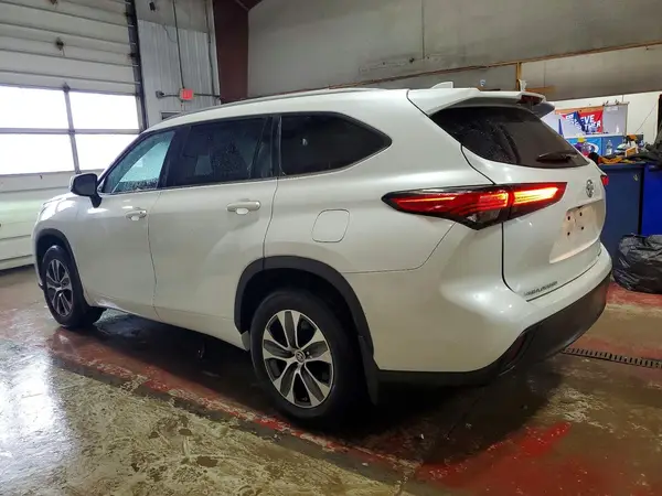 5TDKDRBHXPS523585 2023 TOYOTA HIGHLANDER - Image 2