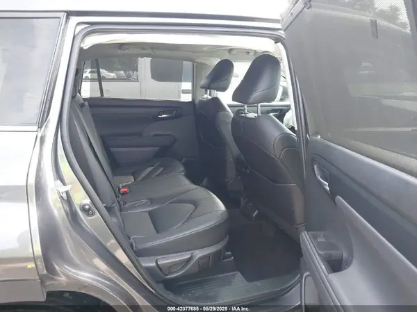 5TDKDRBHXPS526017 2023 TOYOTA HIGHLANDER - Image 8